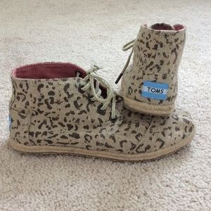 Toms size 6.5.