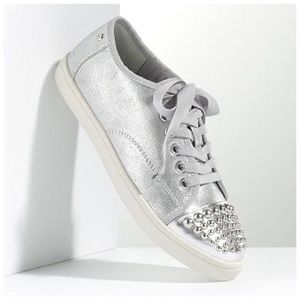SIMPLY VERA SILVER SNEAKER!!