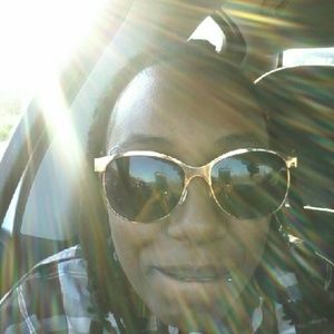 Meet your Posher, Ebony