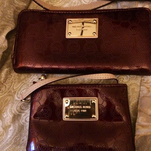 MAKE OFFERS☺️‼️ Michael Kors Burgundy Bag - Picture 2 of 4