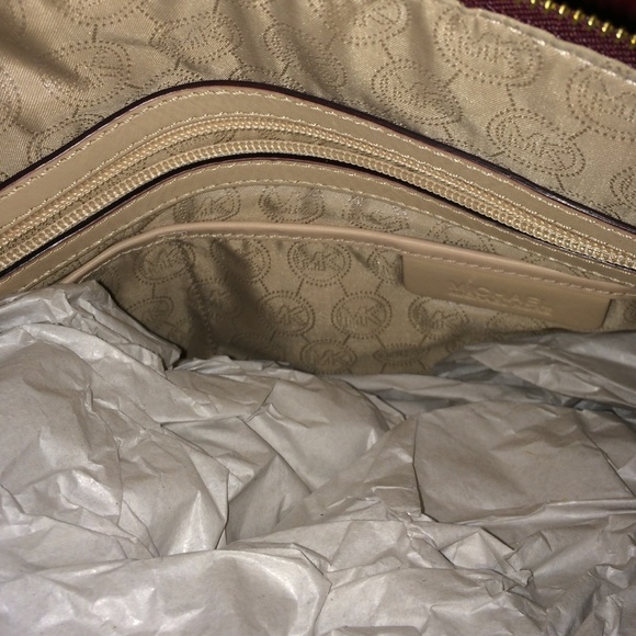 MAKE OFFERS☺️‼️ Michael Kors Burgundy Bag - Picture 4 of 4