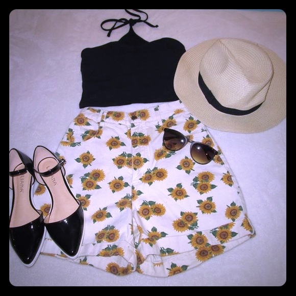 Super cute vintage shorts!🌻