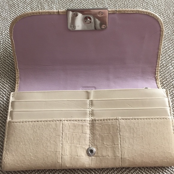 Coach wallet. - Picture 3 of 4