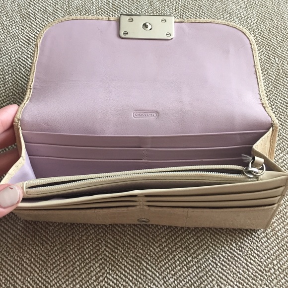 Coach wallet. - Picture 4 of 4