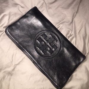 Tory Burch Reva clutch //