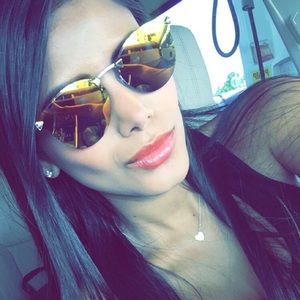 Meet your Posher, Karla