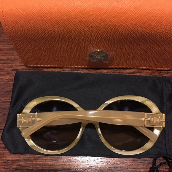 Brand new Tory burch sunglasses - Picture 2 of 4
