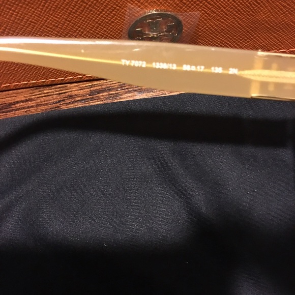 Brand new Tory burch sunglasses - Picture 3 of 4