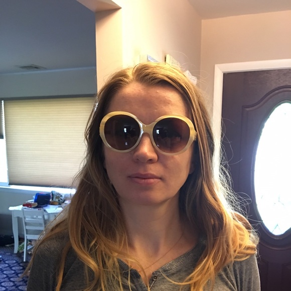 Brand new Tory burch sunglasses - Picture 4 of 4
