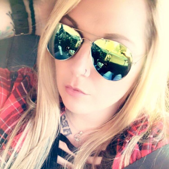 Meet your Posher, Kylie - Picture 2 of 3