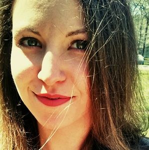 Meet your Posher, Lora