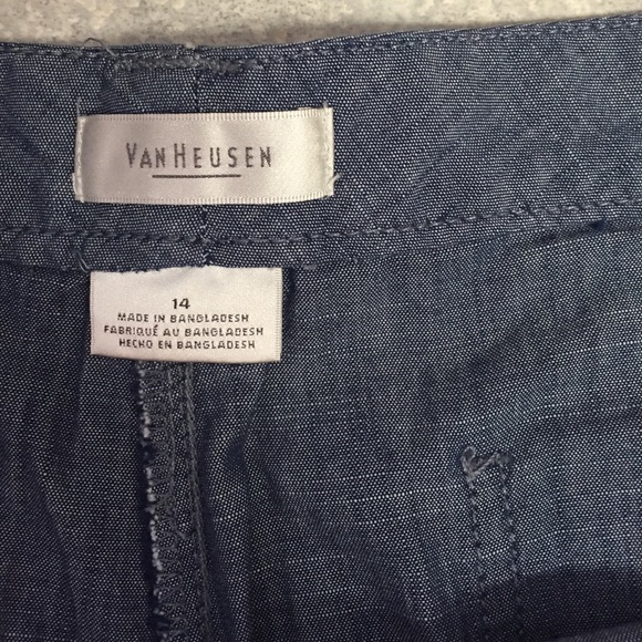 Shorts - Picture 2 of 3