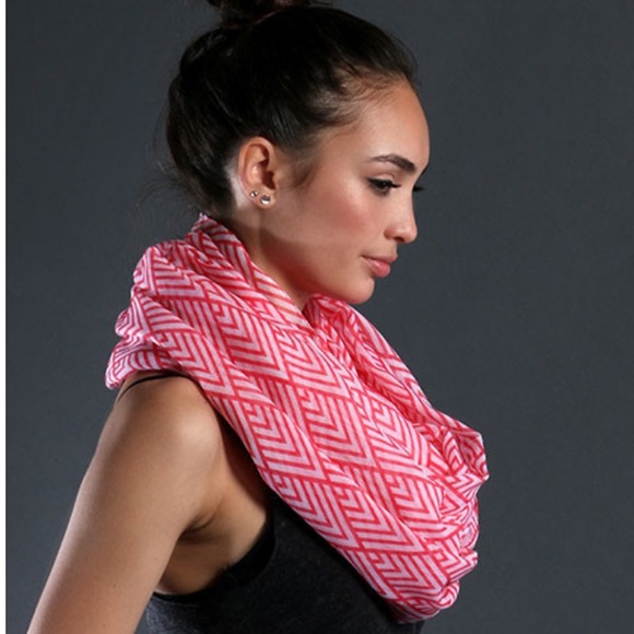 🍂LAST ONE  LIGHTWEIGHT INFINITY SCARF - Picture 2 of 4