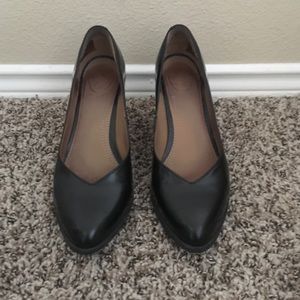 CLARKS BLACK LEATHER HEELS
