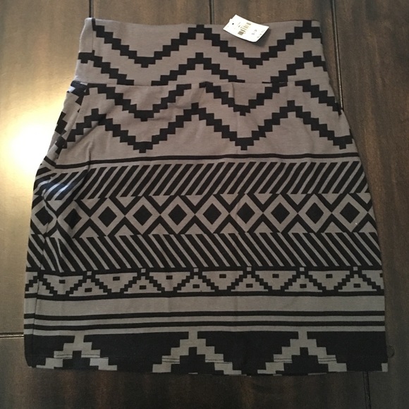 NWT VS PINK high waisted skirt!