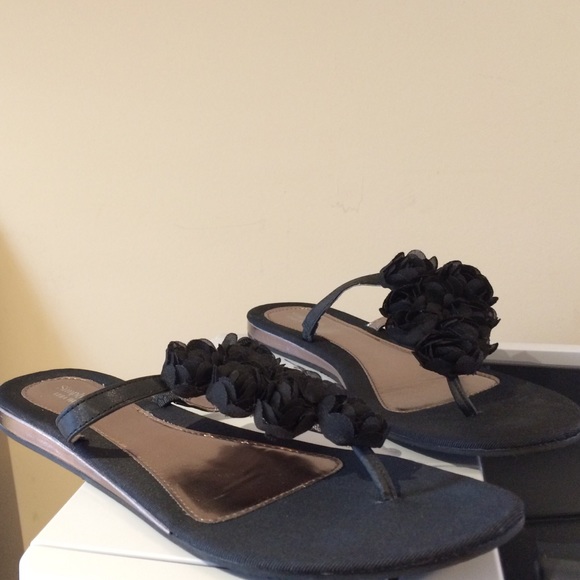 Simply Vera Wang Black Flowered Sandal