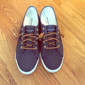 BNWT sperry navy canvas sneakers
