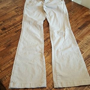 Khaki American Eagle size 4 Long