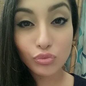 Meet your Posher, Andreina