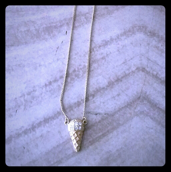 Selling fashion necklace