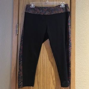 LuLaRoe Jade Exercise Capris size L