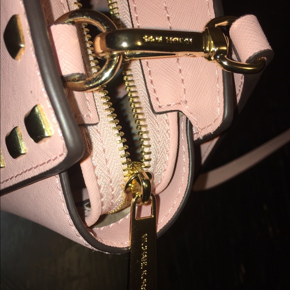 Micheal Kors messenger bag - Picture 2 of 4