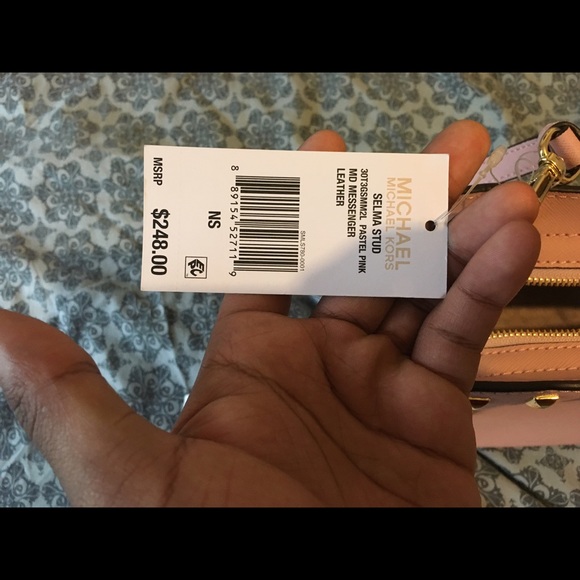 Micheal Kors messenger bag - Picture 4 of 4