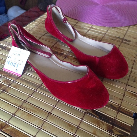 SOLD Zara  velvet flats