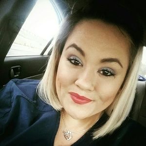 Meet your Posher, Cynthia