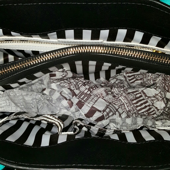 Day Tote this bag has never been used at all - Picture 3 of 4