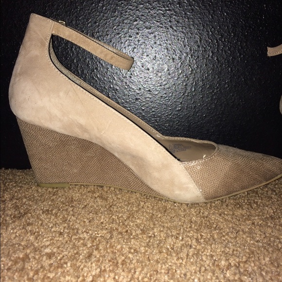 BCBG tan wedges