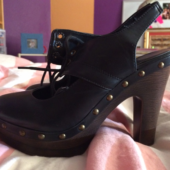 Heels - Picture 2 of 2