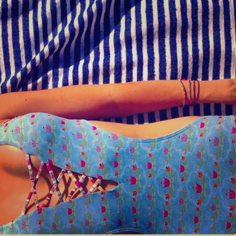 Adorable One-Piece NWT 🌷