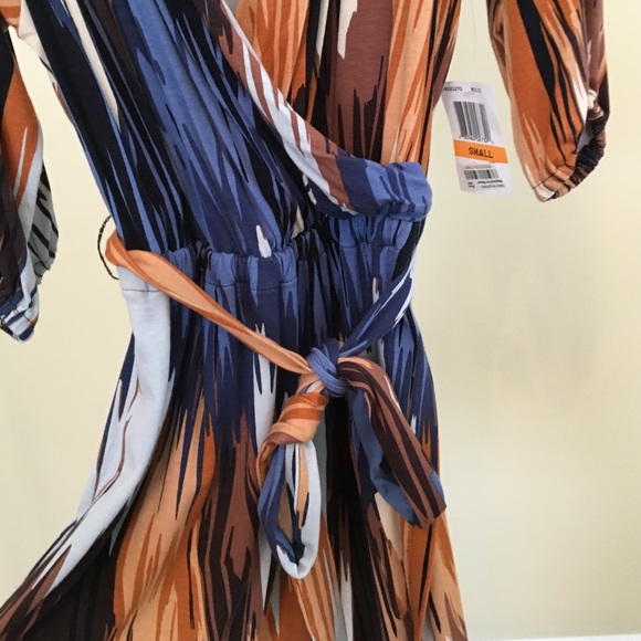 Cut-Out Shoulder Dress - Picture 3 of 3