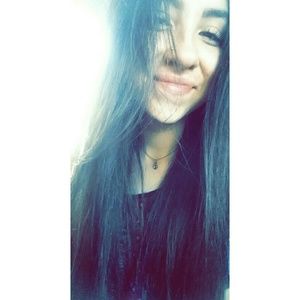 Meet your Posher, Zaira