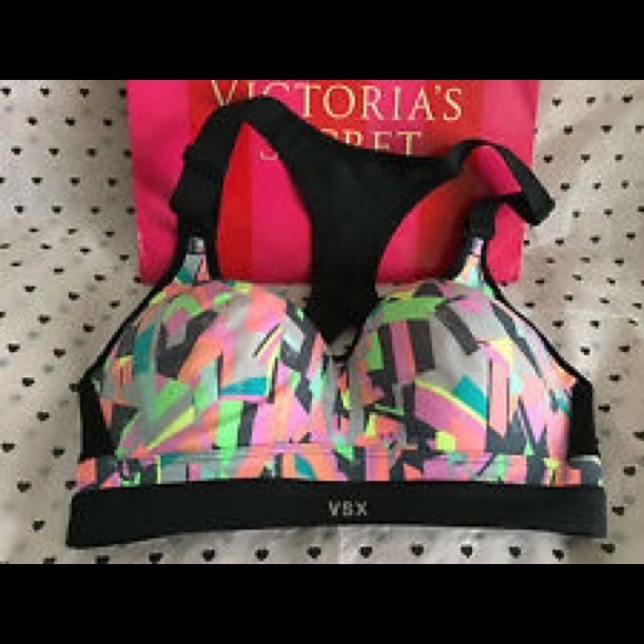 Incredible by Victoria's Secret Sports Bra