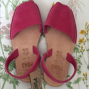 BN Pons Avarcas Fuschia Sandals Size 8
