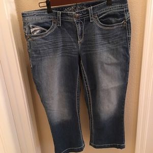 Like New. Maurice's plus size denim Capri 16