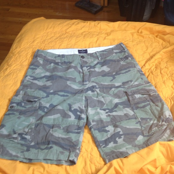 Mens Camo cargo American Eagle shorts 38 waist