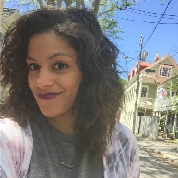 Meet your Posher, Karina - Picture 1 of 1