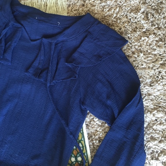 ❌ SOLD ❌ • Ruffle Navy Blue Summer Blouse • - Picture 2 of 2
