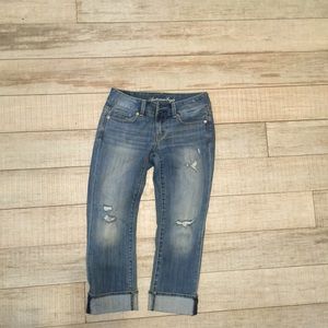 American Eagle Crop Distressed Jeans. Size 2