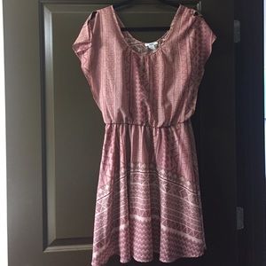 Flowy dress with split sleeves