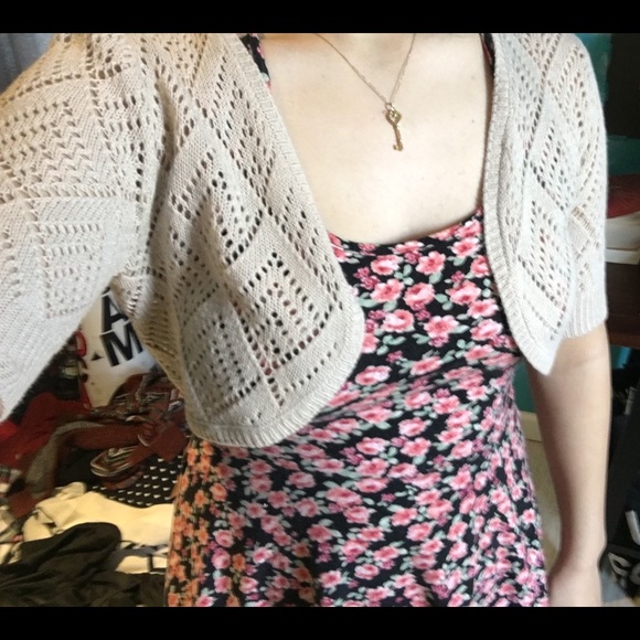 Ver cute beige shawl