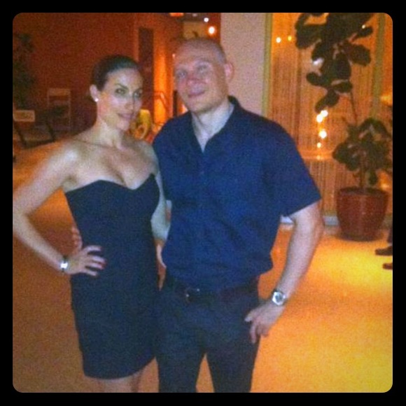 Laundry Size 6 Black Dress