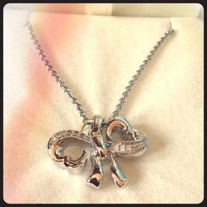 Open hearts bow necklace