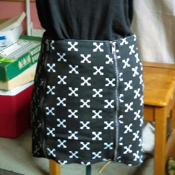 Two h&m skirts - Picture 3 of 3