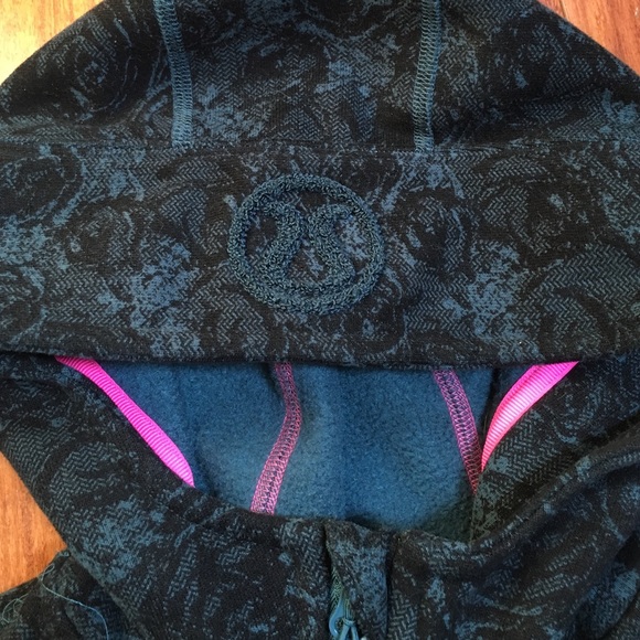 Lululemon scuba hoodie rare pattern size 2 - Picture 3 of 4