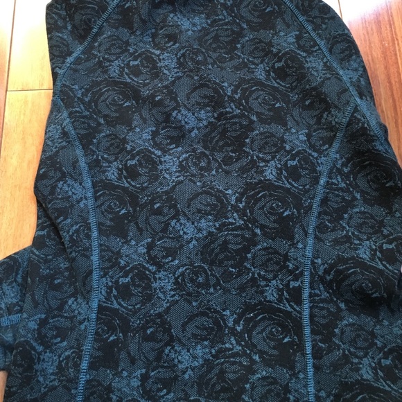 Lululemon scuba hoodie rare pattern size 2 - Picture 4 of 4