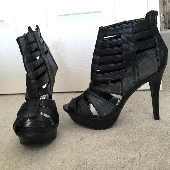 Strappy leather heels - Picture 1 of 3